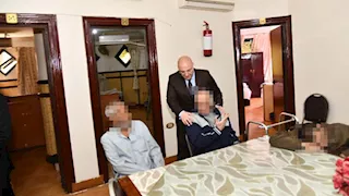 محافظ الفيوم يشارك المسنين فرحة عيد الفطر المبارك 