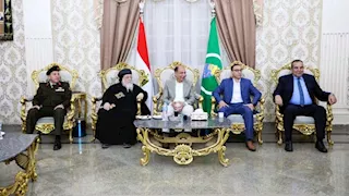 محافظ المنيا يستقبل المهنئين بعيد الفطر ويلتقط معهم الصور التذكارية (صور)