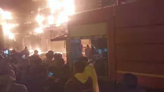 السيطرة على حريق في 3 محال تجارية بمنطقة الكيلو 21 في الإسكندرية (صور)