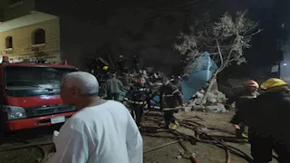 "النيران حاصرت المكان".. حريق ضخم بمخزن خردة بالفيوم (فيديو وصور)