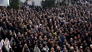 رغم الحرب.. مشاهد من احتفال آلاف الإيرانيين بعيد الفطر المبارك