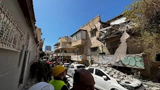 هجوم صاروخي إيراني على تل أبيب وإصابة 15 إسرائيليًا