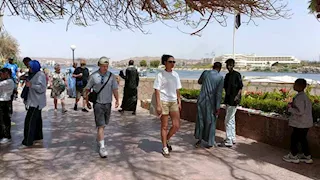 الطبيعة الخلابة تجذب الآلاف.. الحديقة النباتية بأسوان تتألق في العيد (صور)