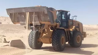 إزالة الكثبان الرملية وفتح طريق "الفرافرة - الواحات البحرية" أمام حركة المرور