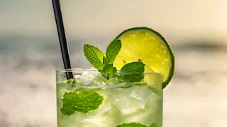 هل يفيد ليمون النعناع في تقليل الانتفاخ والحموضة؟