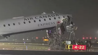 إصابة 4 رجال إطفاء في حادث بين طائرة ومركبة بمطار لاجوارديا بـ نيويورك 