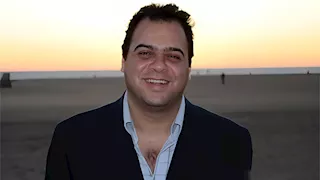 من "عمر 2000" إلى "ستات قادرة".. محطات في مشوار المخرج والناقد أحمد عاطف