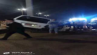 "العربية دخلت في العمود".. إصابة 14 شخصًا إثر تصادم ميكروباص على الطريق الدولي بالإسكندرية- صور