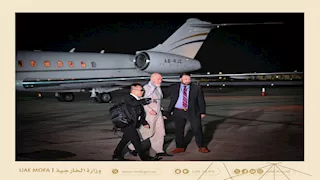 الإمارات تستضيف عملية الإفراج عن مواطن أمريكي من أفغانستان.. صور