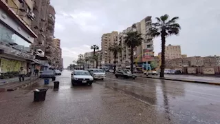 وسط أمطار رعدية.. سقوط كثيف لحبات البرد يضرب منطقة المهندسين (صور)