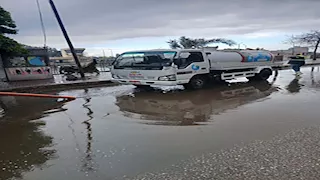 بالصور- انتشار كثيف لمعدات شفط مياه للتعامل مع تجمعات الأمطار بالقليوبية