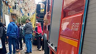 أول ضحايا الطقس والأمطار.. مصرع سيدة إثر انهيار سقف عقار في الإسكندرية- صور