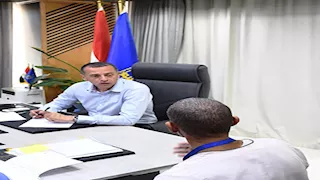  محافظ أسوان يستمع لمطالب 38 مواطناً ويمنح الأولوية لذوي الهمم