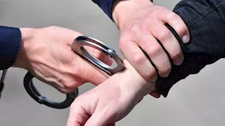 ضبط 4 أشخاص يستخدمون أسلحة بيضاء لترويج  مخدر "البودر" في أكتوبر