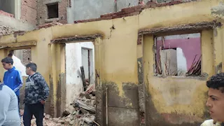 انهيار جزئي لمنزل يُصيب 3 أشخاص بالبحيرة 