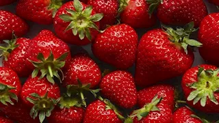 لماذا يجب تناول الفراولة في موسم البرد؟.. فوائد غير متوقعة