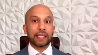 خبير اقتصادي: نظام البترودولار يواجه تحولًا تدريجيًا وليس انهيارًا مفاجئًا