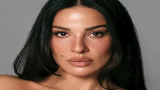 نادين نسيب نجيم بإطلالة جريئة.. وناقد موضة يعلق عليها