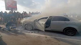 "العربية تفحمت".. حريق يلتهم سيارة ملاكي على الكورنيش بالإسكندرية (صور)