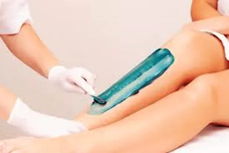 كيف تمنعين ظهور البقع الداكنة بعد إزالة الشعر بالشمع؟