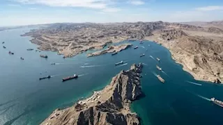 إيران توافق على تسهيل وتسريع المساعدات الإنسانية عبر مضيق هرمز