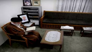 الأخيرة.. تداول صورة لـ"خامنئي" قبل اغتياله في مقر إقامته بطهران