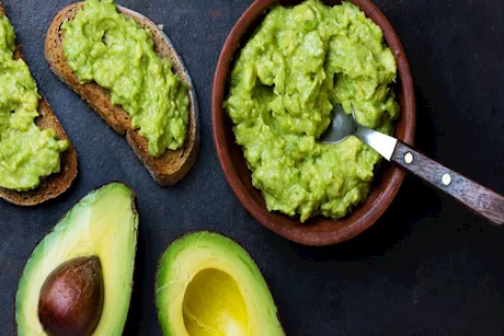 لا تتخلص من قشر الأفوكادو.. إليك فوائد تناوله على الصحة