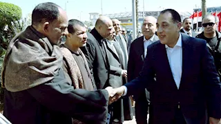 رئيس الوزراء يتفقد سوق العبور لمتابعة استقرار الأسواق