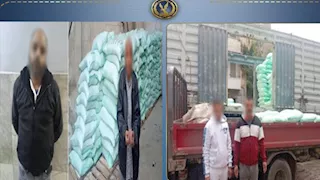 ضبط 4 أشخاص بحوزتهم 20 طن دقيق مدعم قبل بيعها بالسوق السوداء | صور 