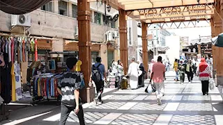 محافظ أسوان يناشد أصحاب المحال بضرورة الالتزام بمواعيد الغلق الجديدة