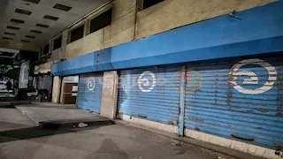 ترشيدًا للطاقة.. بدء تطبيق قرار غلق المحال التجارية ببورسعيد (صور)