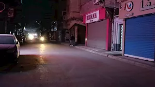 ترشيدًا للطاقة.. مئات المحال والكافيهات بالمنيا تلتزم بموعد الإغلاق (صور)