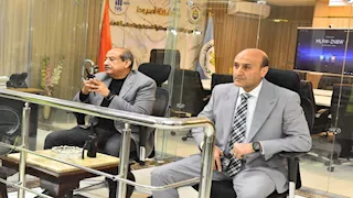 بالصور.. محافظ أسيوط يتابع غلق المحال عبر مركز السيطرة بالشبكة الوطنية