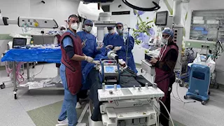 سبق طبي بقصر العيني.. أول توصيل إيكمو للشريان الرئوي ينقذ شابة