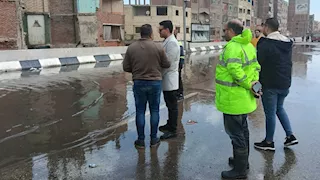 بالصور- رئيس مياه القليوبية يتابع ميدانيًا جهود رفع تجمعات الأمطار