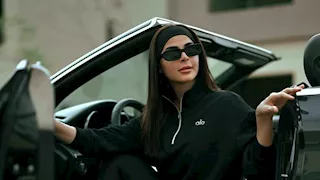 رانيا منصور تخطف الأنظار بإطلالة رياضية "كاجوال".. والجمهور: "قمر"