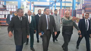   جولة لمحافظ القليوبية داخل مصانع بنها لدعم الاستثمار والتصدير   