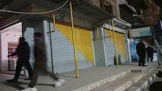 "الدنيا ضلمة".. التزام محال شارع الثلاثيني ببورسعيد بقرار الغلق المبكر (فيديو وصور)