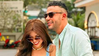 محمد إمام ينشر صورا من شهر عسل حمزة الدباح وهدية في مسلسل "الكينج"