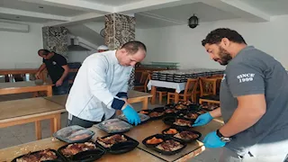 كرم السيناوية.. موائد رأس سدر تطعم 800 صائم يوميًا