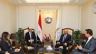 "النقل" و"بلاسر" النمساوية تبحثان إنشاء مركز إقليمي لصيانة ماكينات تجديدات السكة