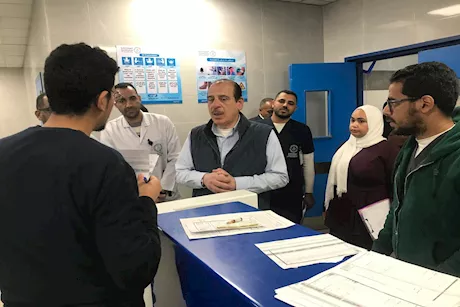 نائب وزير الصحة يتفقد مستشفيات أسوان ويوجه بإصلاحات عاجلة
