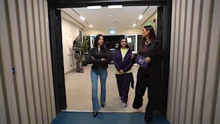 رامز جلال يسخر من ملابس آية سماحة: "لابسه جاكت من العصر الفكتوري"