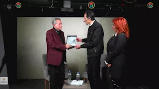 تقديرًا لمسيرته الإعلامية.. مجدي الجلاد يكرم الإعلامي توفيق عكاشة 