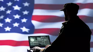 ابقوا في منازلكم.. السفارة الأمريكية تحذر رعاياها بالسعودية