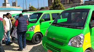 السرفيس نزل الشارع.. تشغيل خطوط جديدة داخل قويسنا بتعريفة موحدة 6 جنيهات