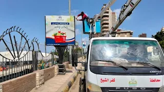 فصل الكهرباء عن اللوحات الإعلانية بمدينة دسوق فى كفر الشيخ -صور