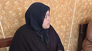 "عاوزة حق بنتي".. والدة عروس بورسعيد ترفع صورتها أمام المحكمة