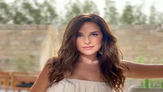  شيري عادل تخطف الأنظار بإطلالة راقية.. سر اللوك