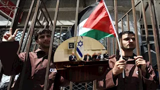 لحظة توقيع عضوة الكنيست قانون إعدام الأسرى الفلسطينيين- فيديو